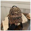 Detailansicht Mini-Rucksack mit Leopardenmuster, Gold-Reißverschlüssen und Trageriemen - Braun