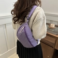 Dunkelviolette Nylon-Umhängetasche für Damen mit verstellbarem Schultergurt - Lila