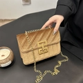 Borsa a tracolla in velluto giallo zenzero con cuciture chevron e catena dorata - Cachi