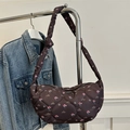 Borsa a tracolla trapuntata marrone in nylon a fiori con spalla larga e zip - Marrone