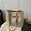Chic sac cabas beige en paille tressée avec lanières en cuir marron et chaîne dorée - Brun Sans Pendentif