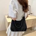 Borsa hobo alla moda in ecopelle nera con tracolla a catena in metallo da donna - Nero Senza Ciondolo