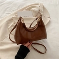 Borsa sottobraccio vintage marrone con finitura liscia opaca e tracolla regolabile - Marrone