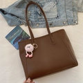 Sac fourre-tout marron minimaliste en similicuir avec un charmant porte-clés rose - Avec Pendentif / Marron