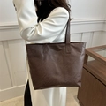Grand sac cabas minimaliste marron foncé en similicuir texturé rétro pour femme - café