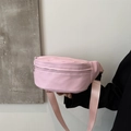 Sacoche croisée rose clair minimaliste avec sangle réglable et fermeture éclair en métal - Rose