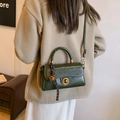 Retro dark green square crossbody handbag with gold knob lock and bell charm accessory - Green (With Pendant)