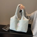Borsa tote in maglia pelosa colorata con trama arcobaleno e toppa bianca logo - Verde