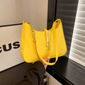 Sac sous le bras en cuir PU jaune vif avec boucle et chaîne en métal doré - Jaune