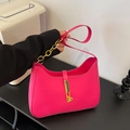Magenta Hobo-Tasche aus PU-Leder mit goldener Schnalle und klobiger Kette - Fuchsia