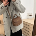 Sacoche marron en cuir pour femme avec poignée et bandoulière réglable élégante - Marron