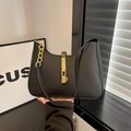 Minimalistische mattschwarze PU-Hobo-Tasche mit goldener Kette und Schultergurt - Schwarz