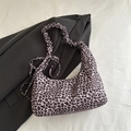 Borsa hobo leopardata con tracolla a pieghe e dettagli con coulisse - Stile Pieghettato Curvo a Mezzaluna / Nero