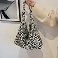 Chique zwart-witte hobo-schoudertas met luipaardprint en brede riem voor dagelijks gebruik - Wit