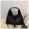 Dettaglio della borsa vintage nera con motivo a farfalla in pelle e lacci decorativi - Nero