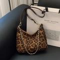 Vintage hobo tas met luipaardprint, lederen schouderband en decoratieve gouden ketting - Klein / Bruin