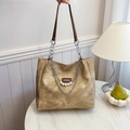 Borsa tote kaki minimalista con decorazione di perle e tracolla a catena - Senza Ciondolo / Beige
