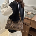 Leopard print crossbody bag with amber chain strap and vintage pattern detail - Brown