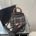 Bolso de mano de tweed a cuadros estilo británico con asa de resina y correa de hombro - Negro