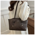Detail of vintage brown tote bag showing the matte texture and knotted shoulder strap - No Pendant / Brown