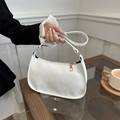 French retro white baguette shoulder bag in glossy patent leather with gold zipper - White