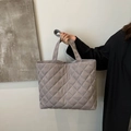 Gevoerde shopper met ruitpatroon in rookgrijs, ruime schoudertas voor dames, casual look - Grijs