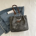 Large capacity vintage gray tote bag with chain handles and pearl decorative chain - With Pendant / Black
