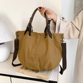 Braune Canvas-Tragetasche mit Ledergriffen und verstellbarem Schultergurt für den Alltag - Khaki