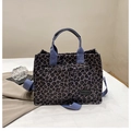 Borsa tote leopardata in tela con motivo grigio-nero e spalline regolabili viola chiaro - Blu (Senza Ciondolo)
