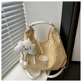 Dettaglio borsa in tela gialla con ciondolo a nuvola e manico in pelle bianca chic - Con Ciondolo / Giallo