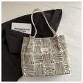 Knitted tote bag in green and cream geometric pattern with premium leather straps - Yellow Without Pendant