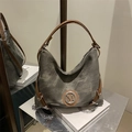 Borsa a tracolla in tela grigio scuro con dettagli in pelle marrone e logo M in argento - Grigio Senza Pendente