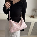 Roze minimalistische draagtas met digitaal reliëf en kleurrijke franje details - Roze