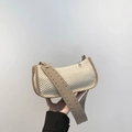 Beige gewebte Umhängetasche mit braunem Lederriemen und runden silbernen Metallnieten - Khaki