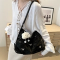 Borsa a spalla in velluto nero con fibbie a farfalla argentate e ciondolo nuvola - Con Ciondolo a Nuvola / Nero