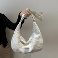 Borsa a tracolla a mezzaluna in nylon bianco con ricami a righe colorate e logo label - Style Without Charm / Bianco