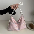 Roze gewatteerde hobo-tas met kleurrijk borduurwerk en witte schouderbanden - Roze