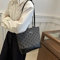 Grijze canvas draagtas met stippen, vlinderborduursel en een zilveren metalen hanger - Grijs Polka Dot Strik
