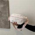 Bolso de pecho tejido en rosa y blanco con correa ajustable y gran capacidad - Rosa