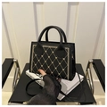 Retro schwarze Lederhandtasche mit goldener Herzstickerei und Umhängeriemen - Schwarz