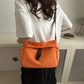 Bolso tote minimalista de nailon naranja brillante con correa negra ajustable - Naranja