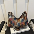 Elegante borsa tote in pelle patchwork multicolore con motivi a rilievo e tracolla larga - Blu Patchwork