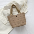 Borsa tote in paglia intrecciata marrone chiaro con bottone nero e manici in tela - Cachi