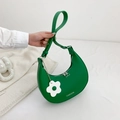 Sac hobo vert vif en similicuir avec pendentif fleur blanche et bandoulière large - Vert
