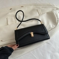 Bolso de hombro rectangular negro con cierre dorado y correa delgada elegante - Negro