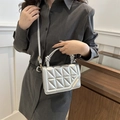 Borsa a tracolla trapuntata argento con manico a nodo trendy per donna chic - Argento
