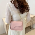 Minimalist light pink crossbody bag with wavy flap and golden chain strap for women - Pink