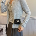 Mini bolso bandolera negro de satén con hebilla de mariposa plateada y cadena perlas - Negro