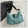 Borsa a tracolla a mezzaluna in nylon impermeabile verde menta con tracolla regolabile - Verde