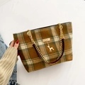 Borsa tote vintage a quadri marroni con catena dorata e ciondolo a cervo - Verde
